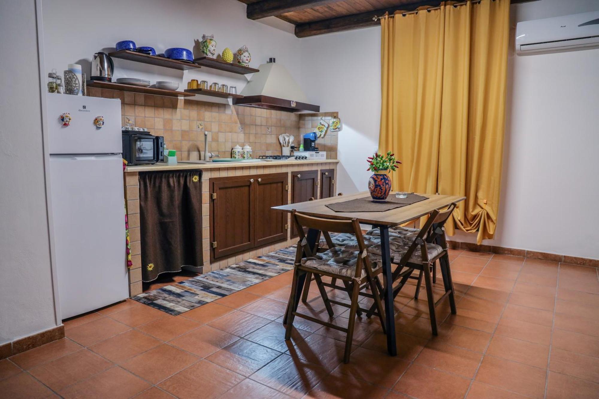 La Folkloressa Apartments باليرمو المظهر الخارجي الصورة